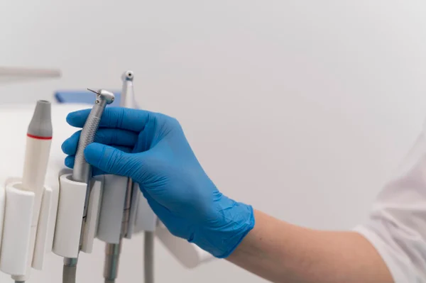 Депульпация зуба для протезирования