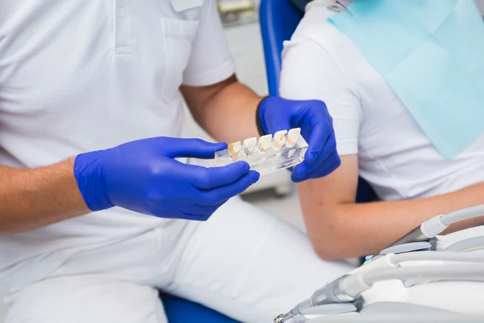 Ремонт съемных протезов,
протезов на имплантатах